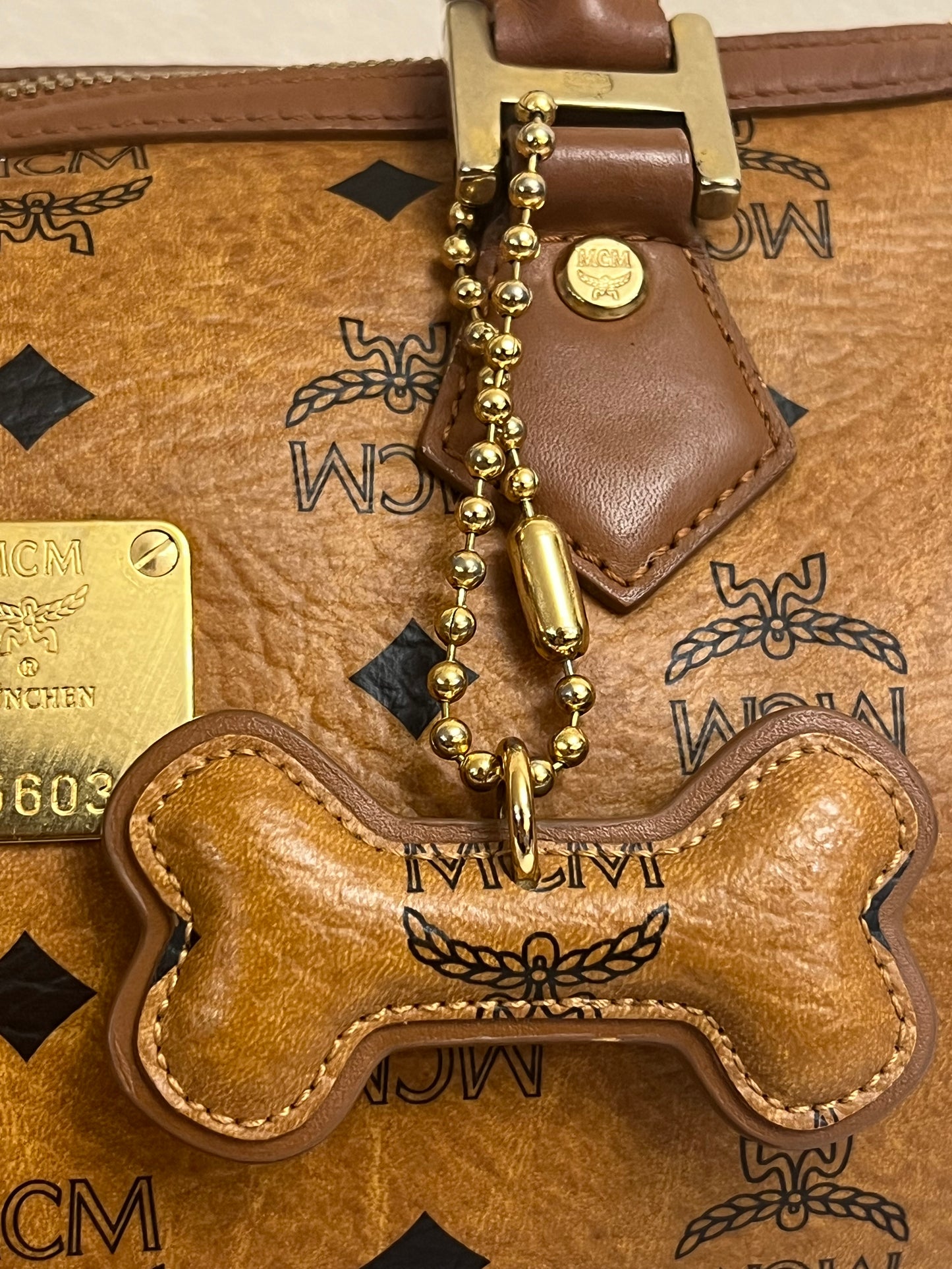 MCM BOSTON 25 W/ BONE