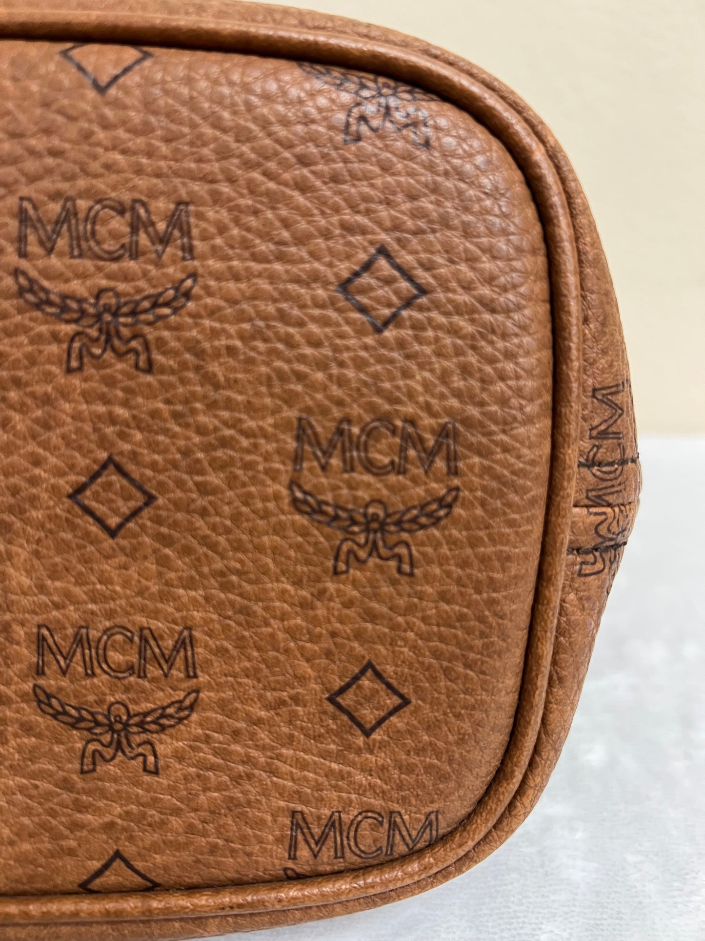 MCM CHOCO TOTE W/ BONE MM