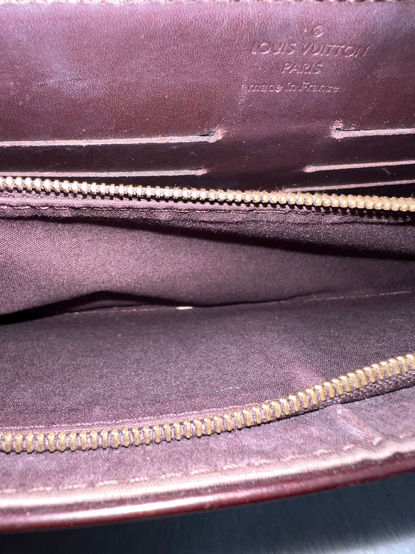 ANA CLUTCH VERNIS AMARANTE