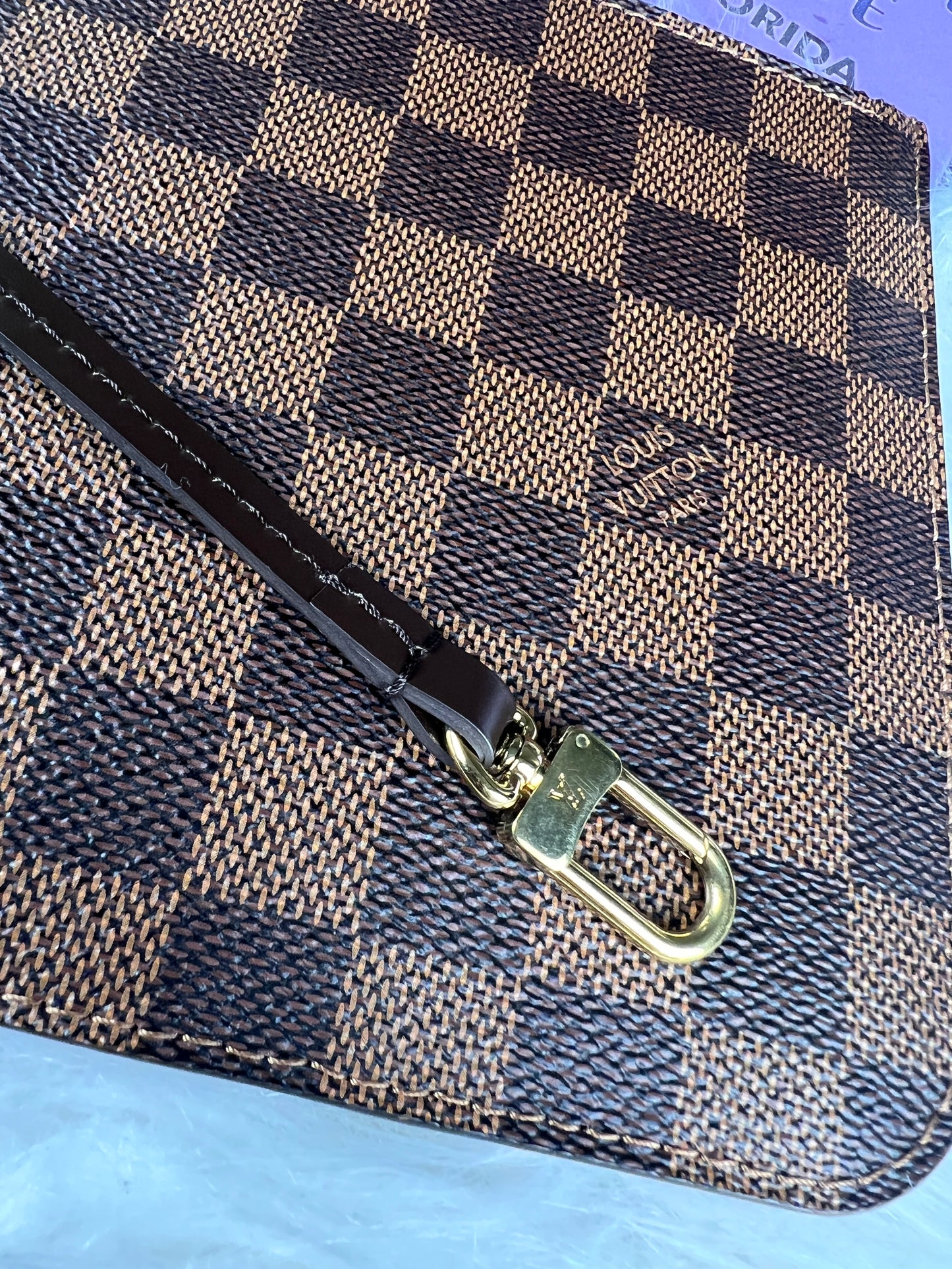 NEVERFULL POCHETTE MM DAMIER / RED INTERIOR