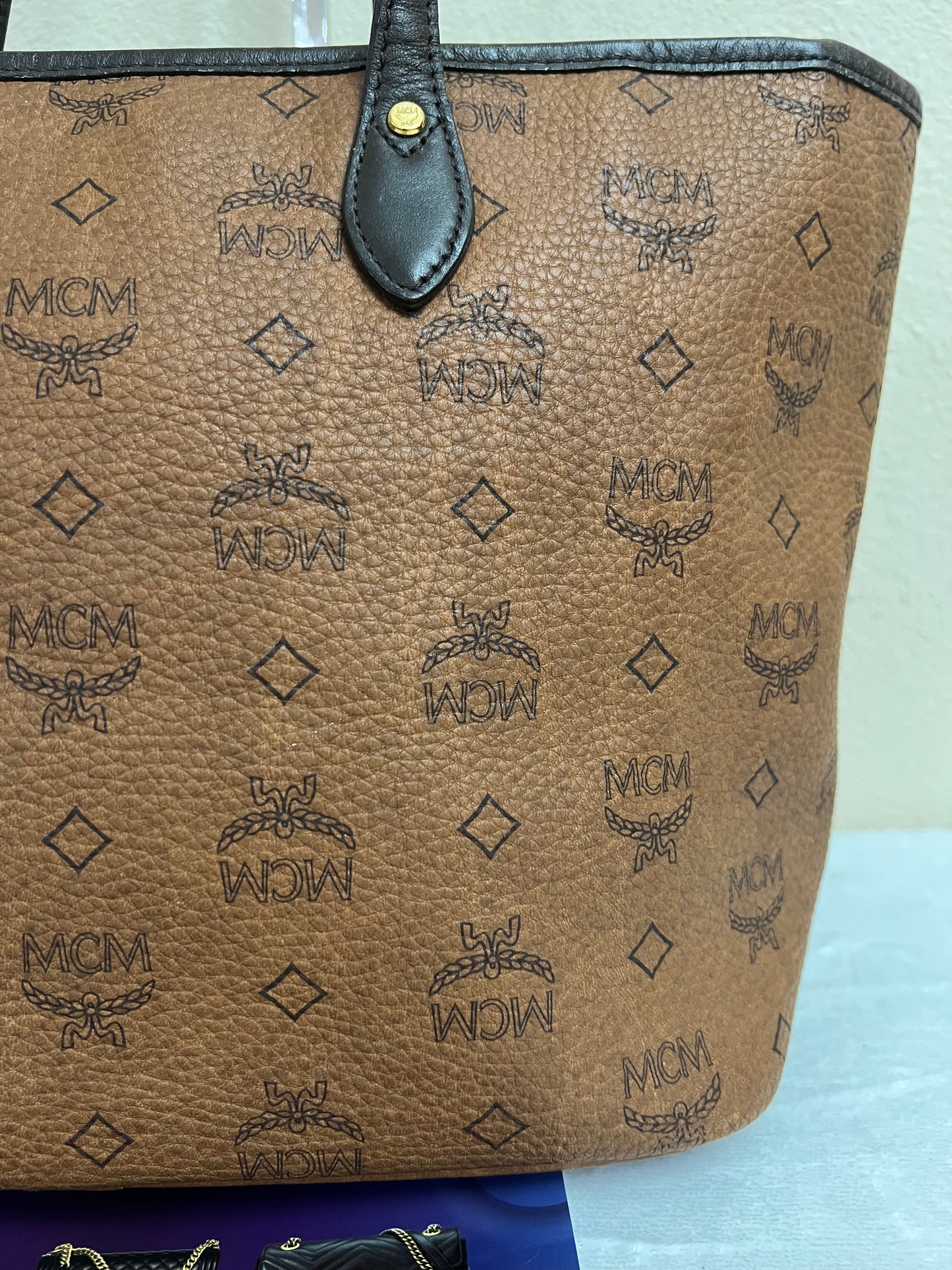 MCM CHOCO TOTE W/ BONE MM