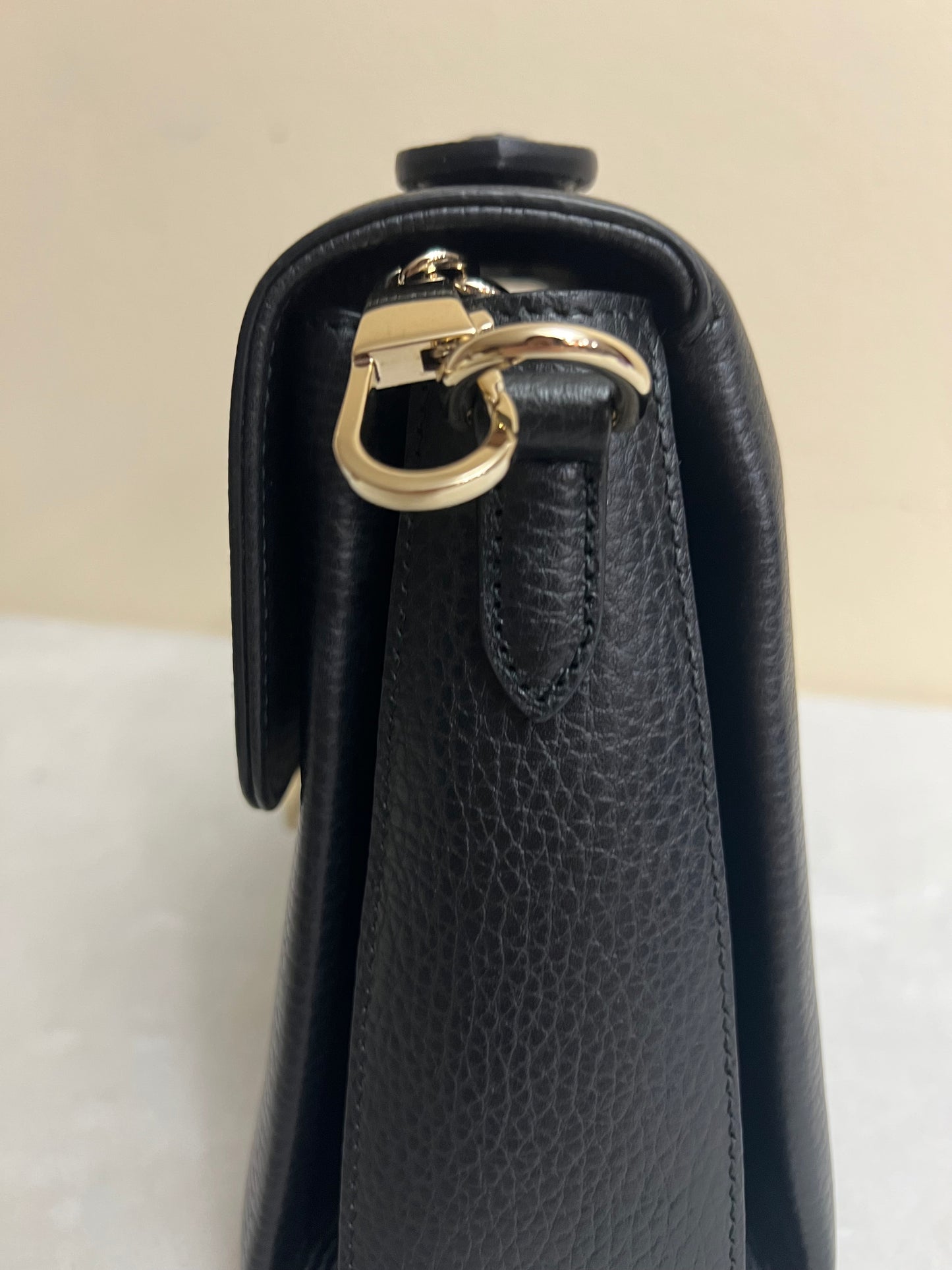 INTERLOCKING BLACK SHW 2