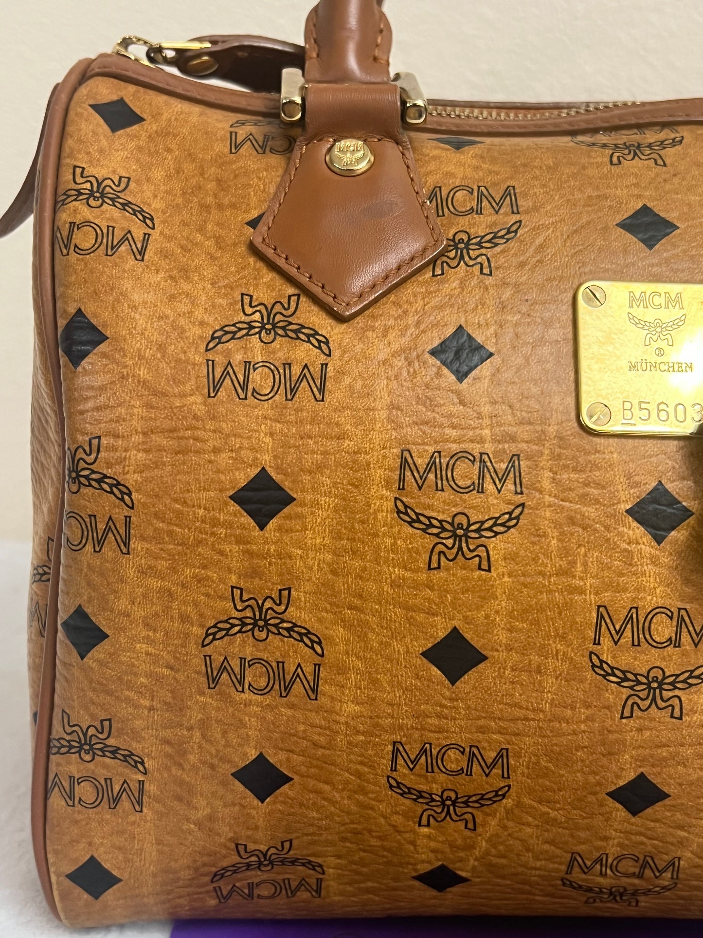 MCM BOSTON 25 W/ BONE