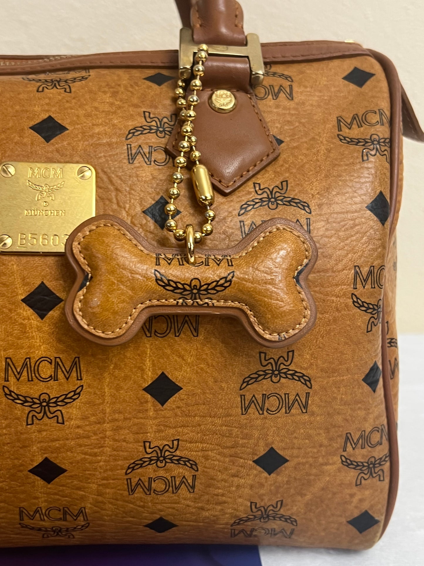 MCM BOSTON 25 W/ BONE