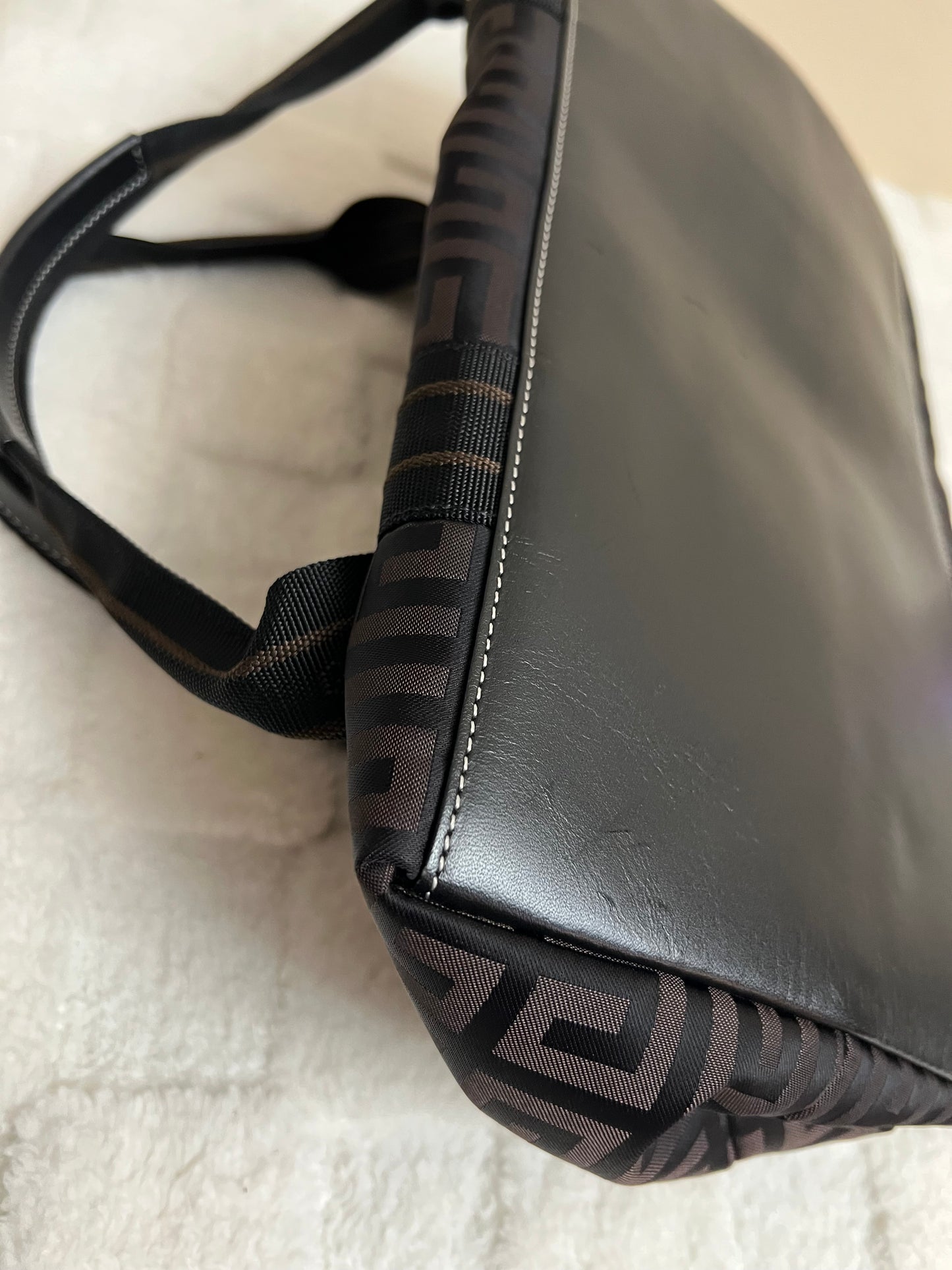 G_I_V_E_N_C_H_Y TOTE