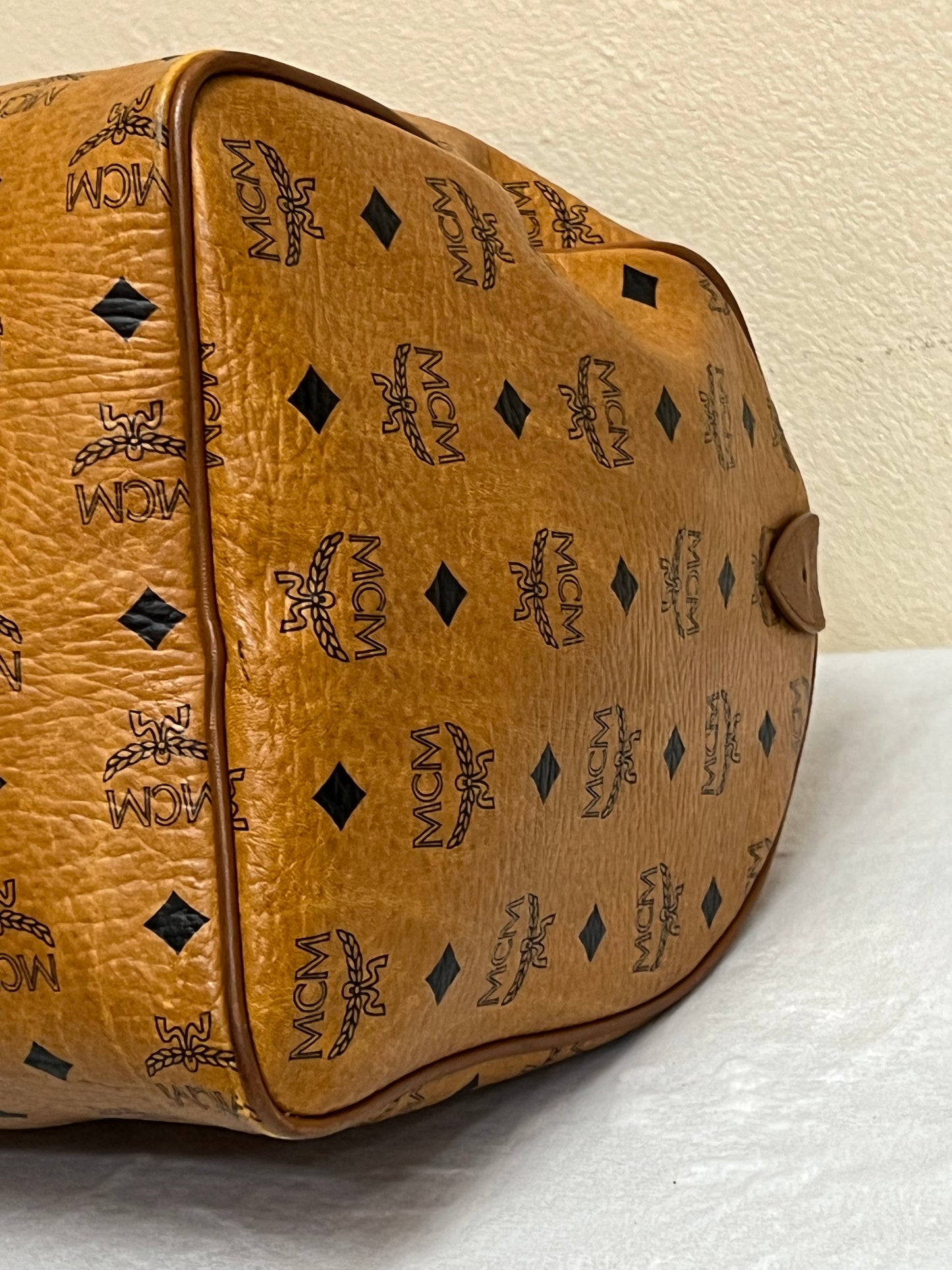 MCM DUFFLE 40 COGNAC