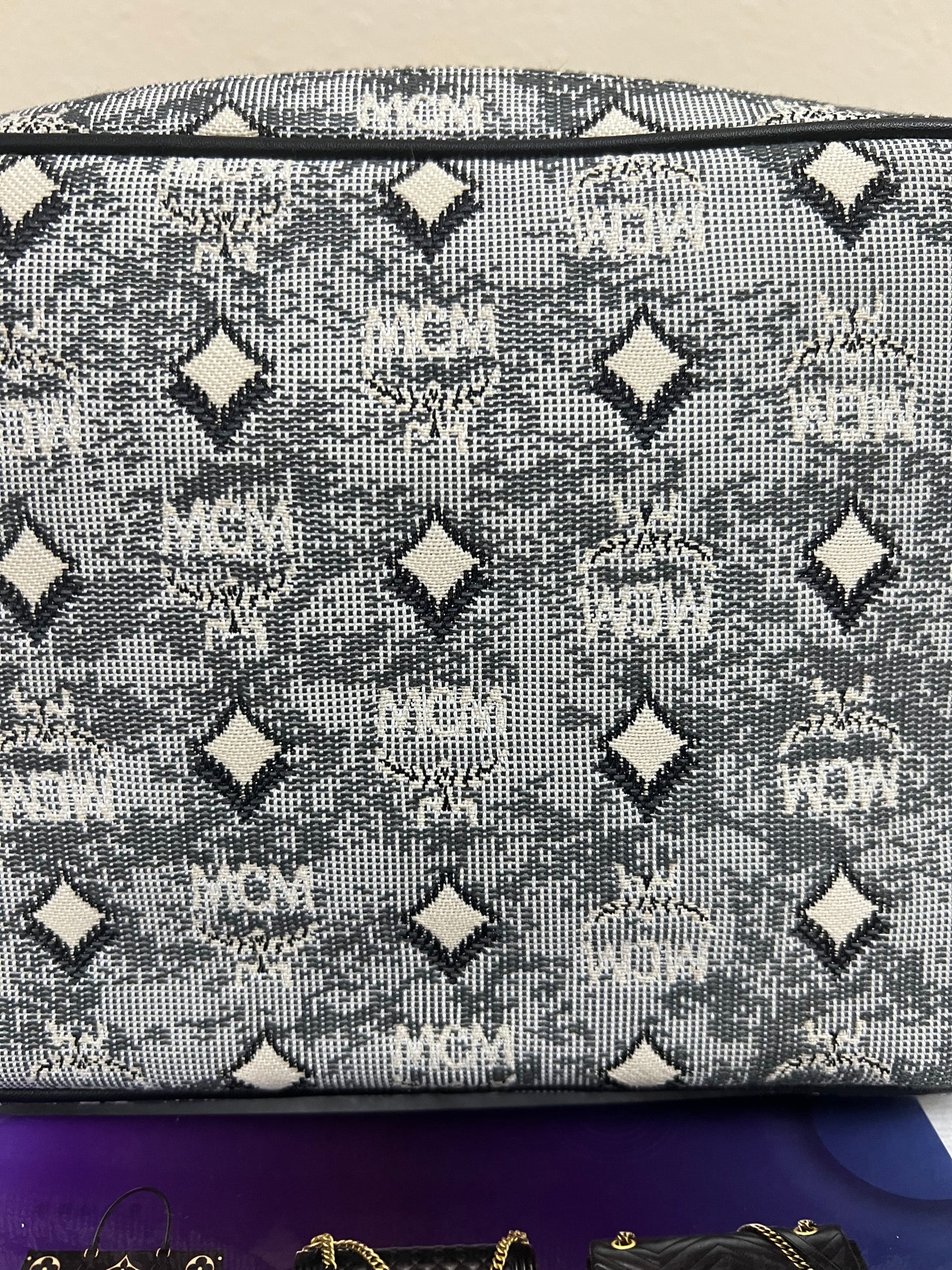 MCM AREN MESSENGER BAG