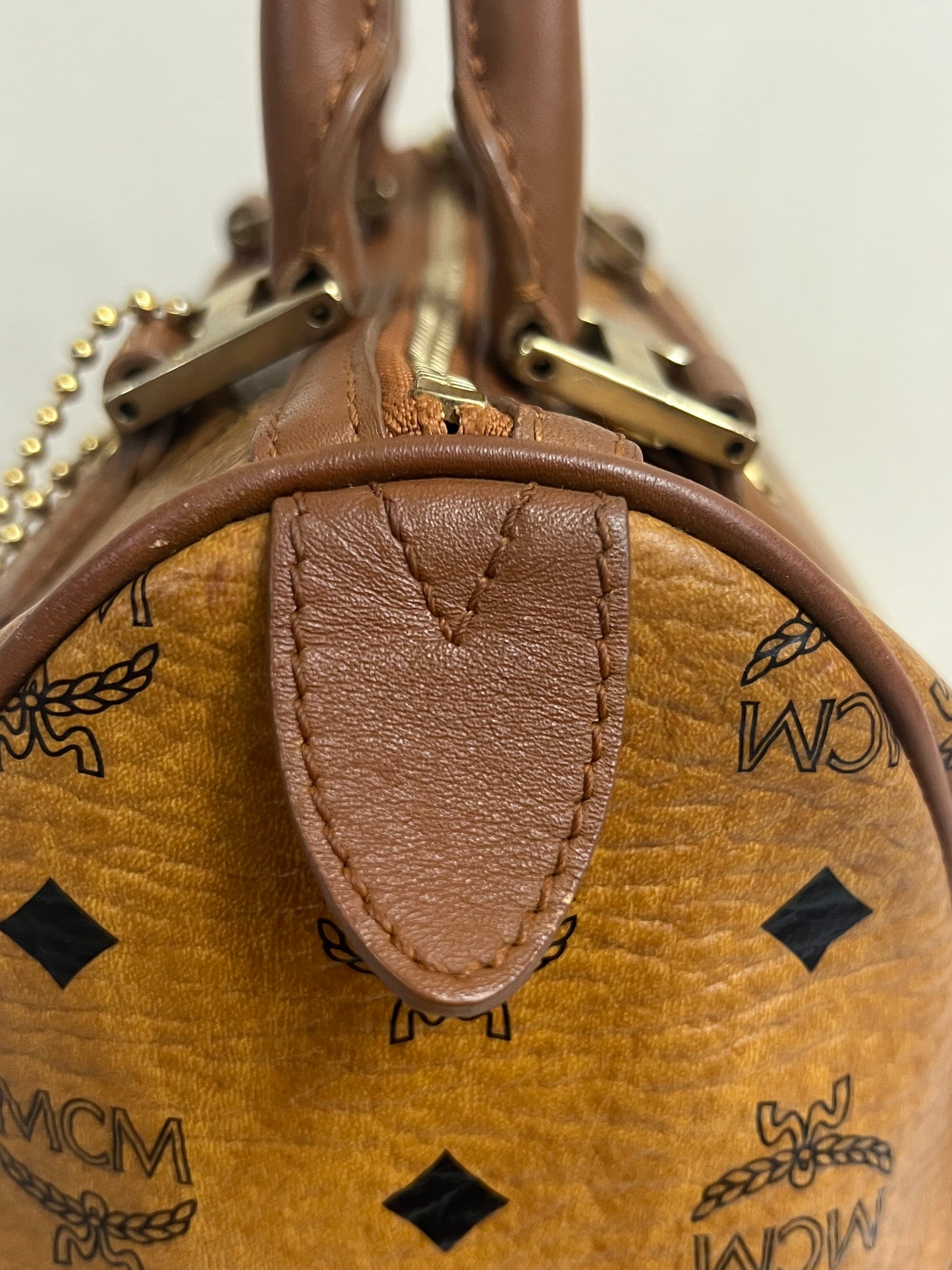 MCM BOSTON 25 W/ BONE