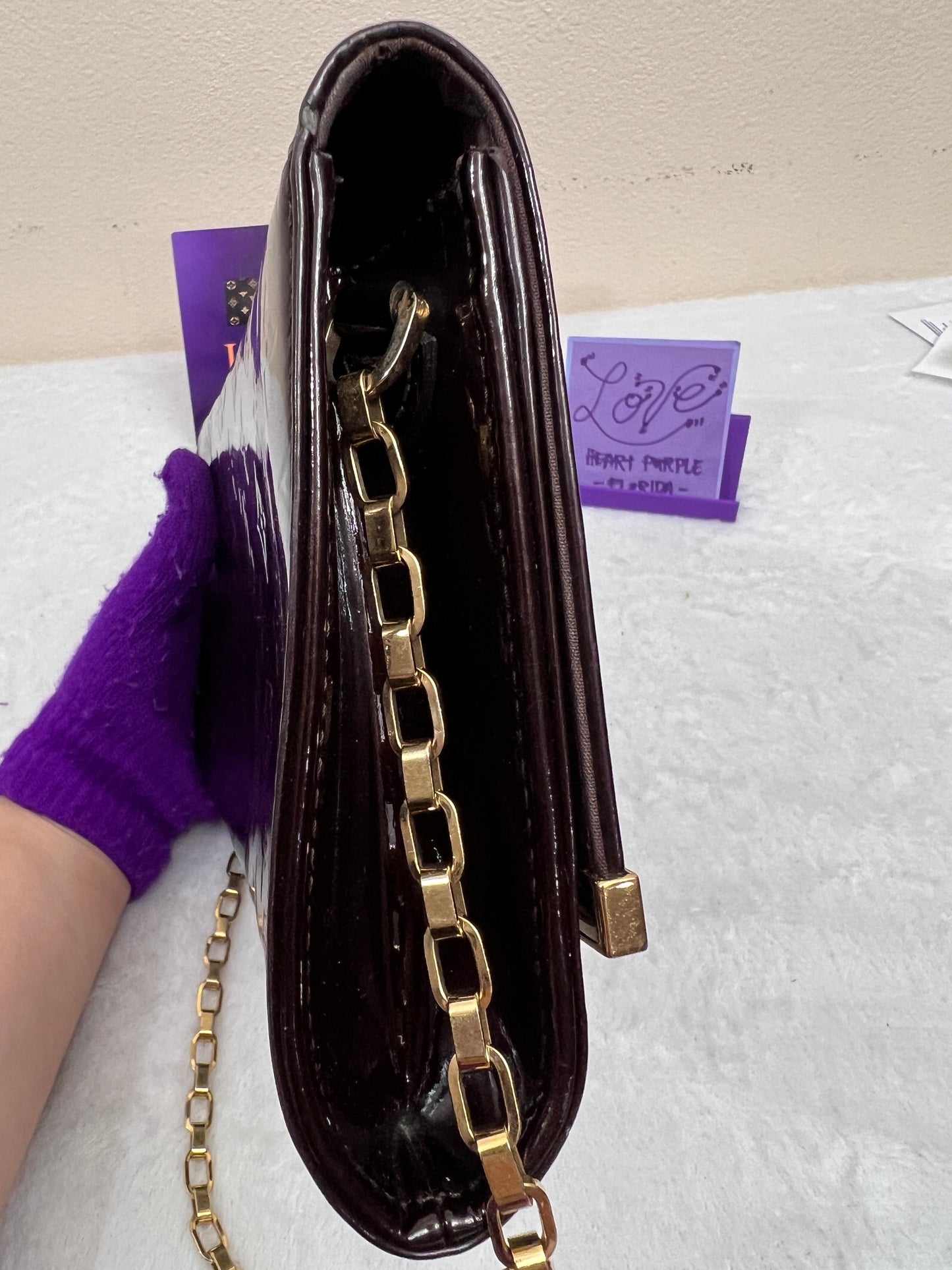 ANA CLUTCH VERNIS AMARANTE