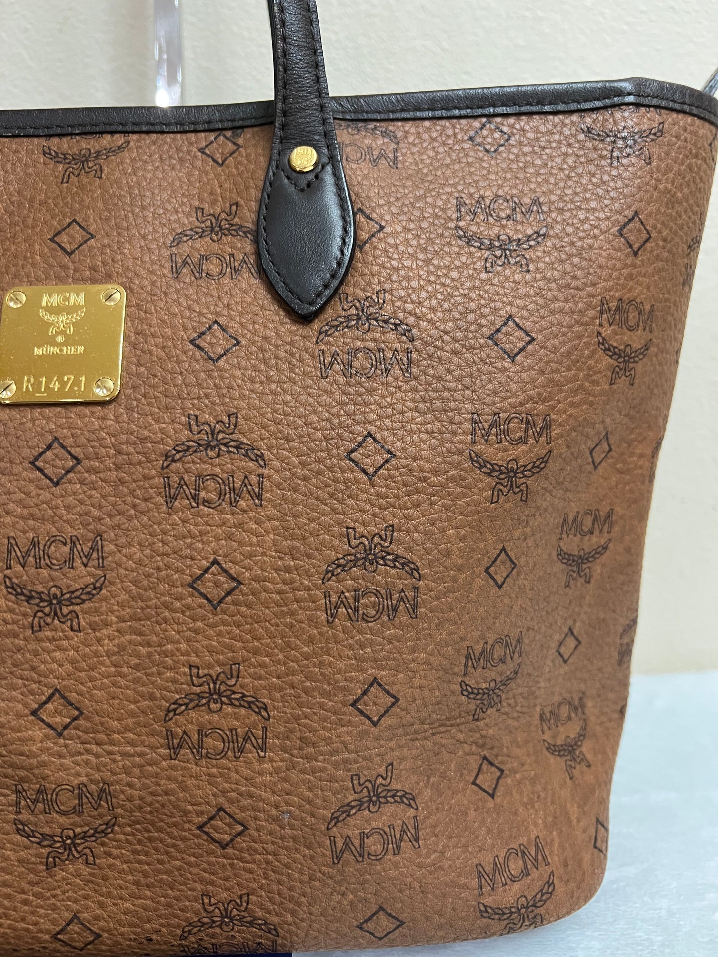 MCM CHOCO TOTE W/ BONE MM