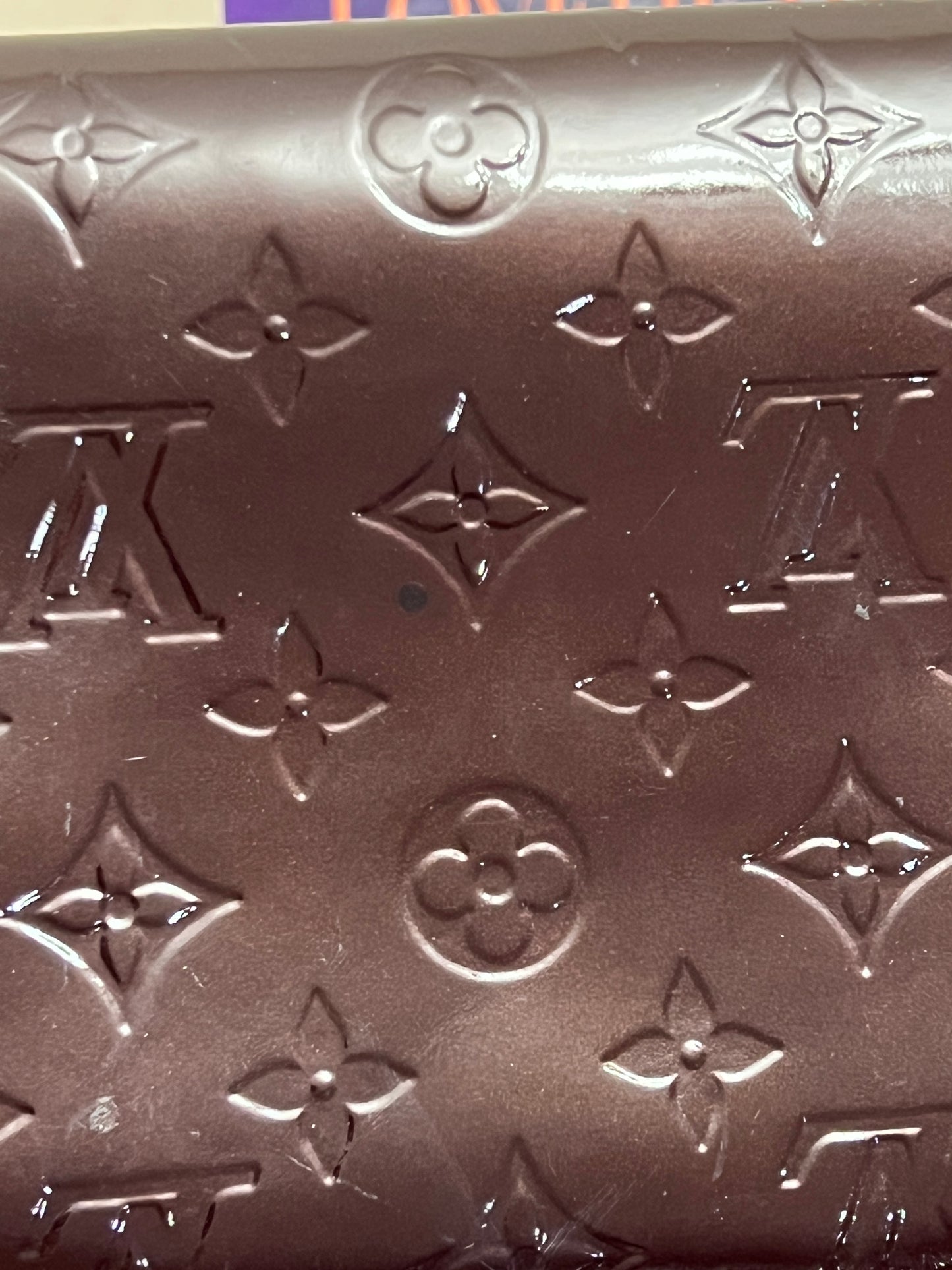 ANA CLUTCH VERNIS AMARANTE