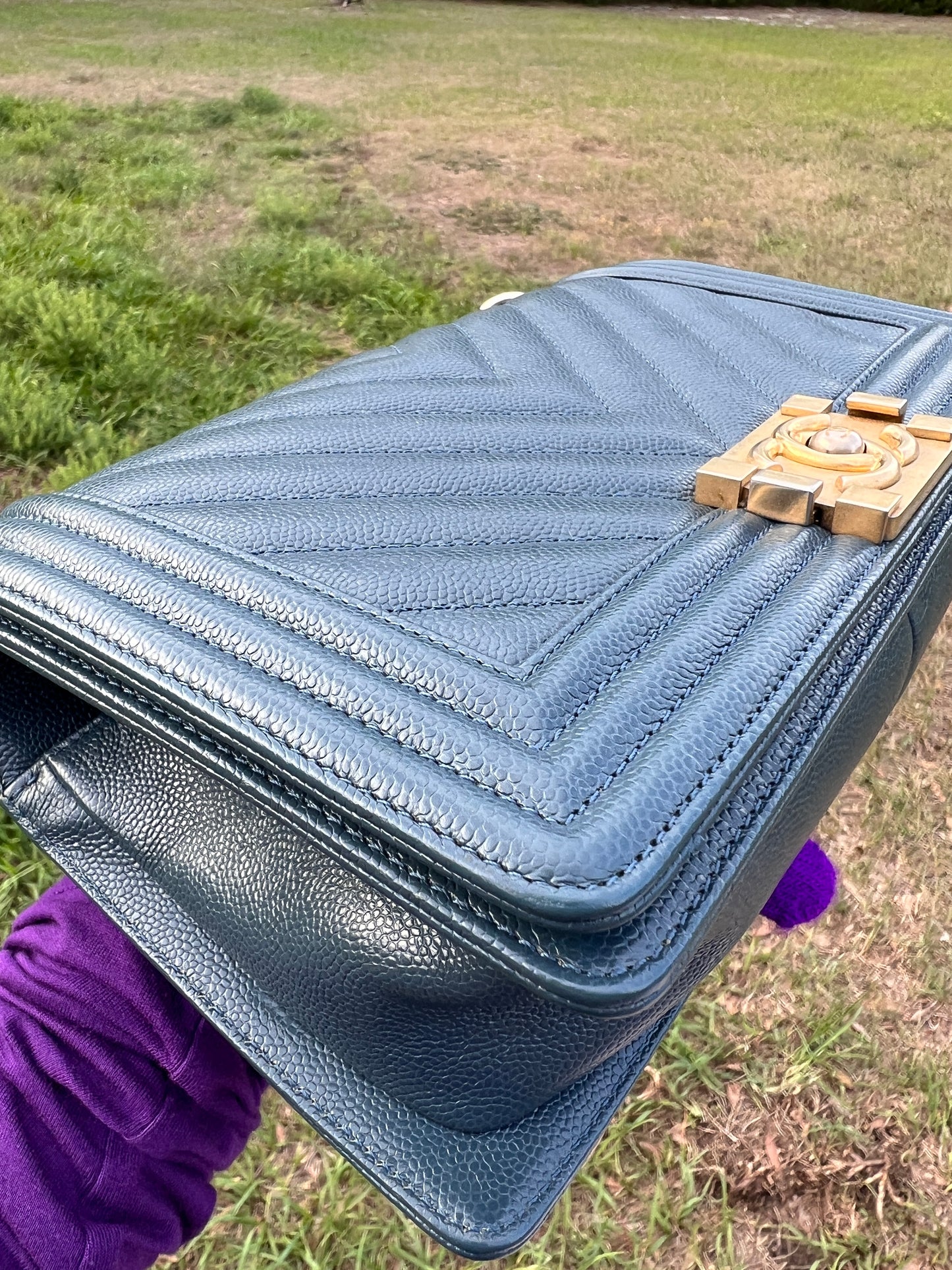 BOY FLAP CAVIAR MEDIUM