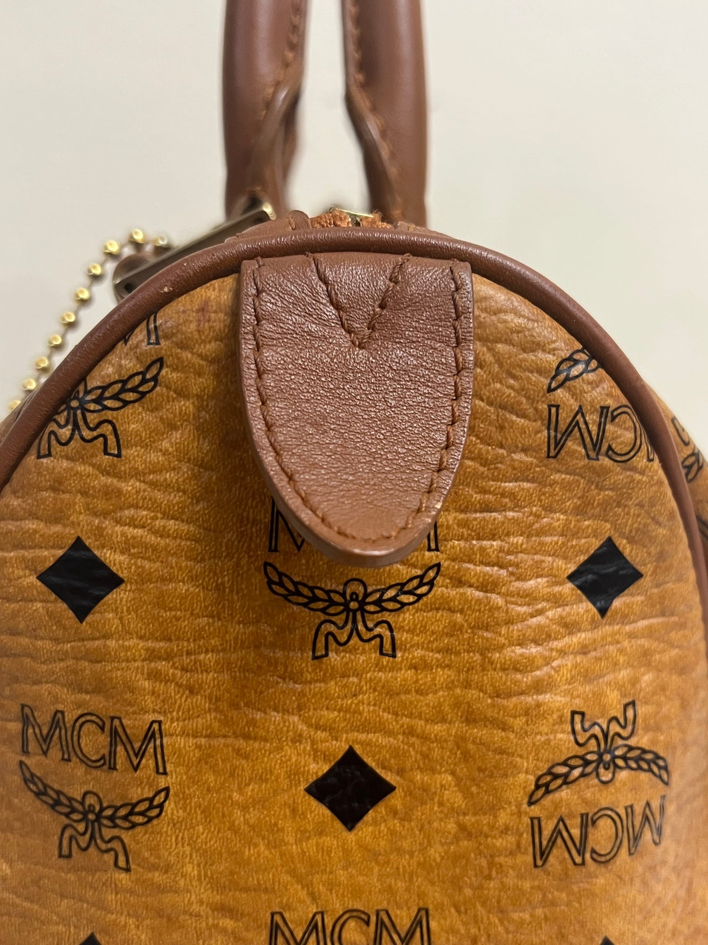 MCM BOSTON 25 W/ BONE